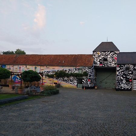 B&B At Haras Petit-Hallet Hannut Exterior foto