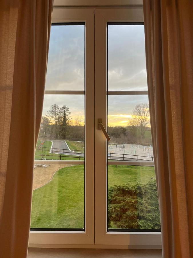 B&B At Haras Petit-Hallet Hannut Exterior foto